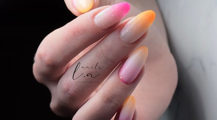 Magnifique nail art dégradé à Nail’s By L.A, Machecoul, Pays De La Loire, FR.