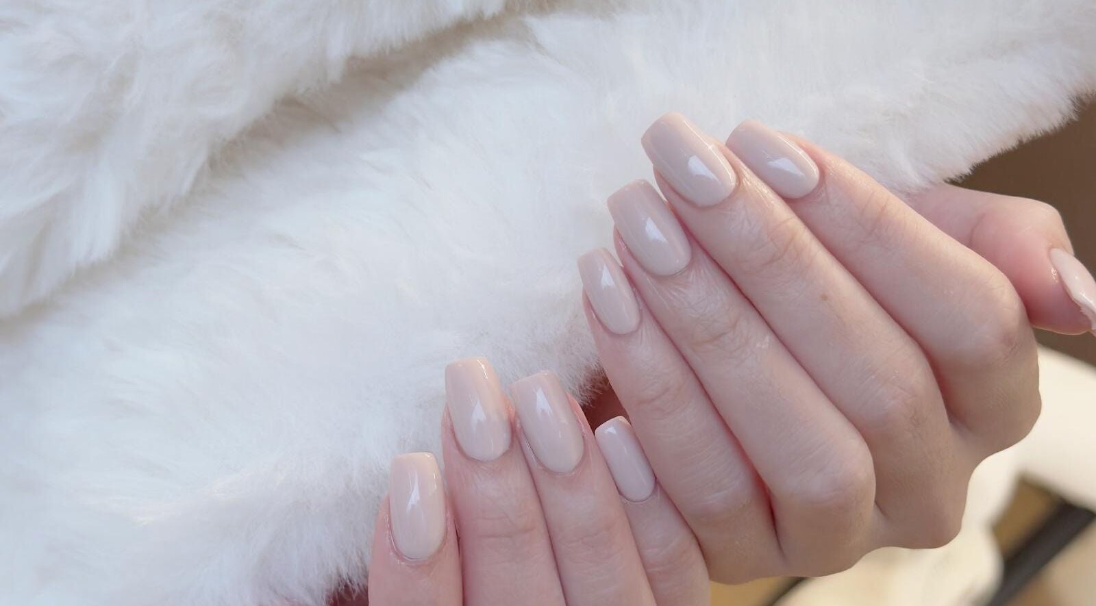 Mini Koala Nail HK 在香港島, 香港島, HK 精致裸色美甲展示，尽显优雅。