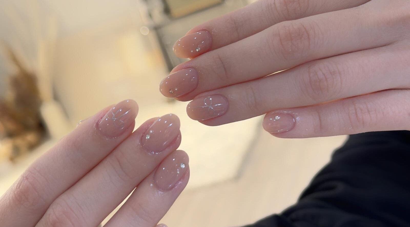 Mini Koala Nail HK 香港島, 香港島, HK 精致美甲设计，闪亮水钻，优雅大方。