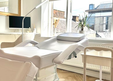 Comfortable treatment room at Skin and Snatch Studio, Liverpool, England, GB, featuring modern decor and equipment.