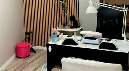 Espaço de manicure moderno no Lidiane Silva, Lourinhã, Lisboa, PT.