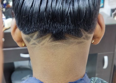 Corte de cabello con diseño geométrico en 💈 Royalty Barber Shop💈, Cali, Valle Del Cauca, CO.