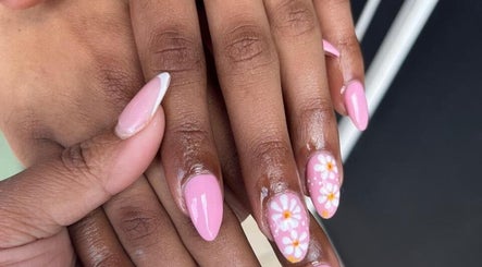 Pink floral nail art by Traveling Nail Babe in Cape Town, Western Cape, ZA.