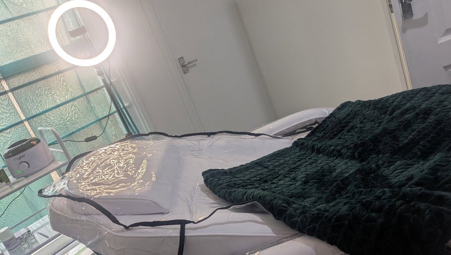 Lush Brows treatment room in Cleethorpes, England, GB with a warm bed and professional lighting.