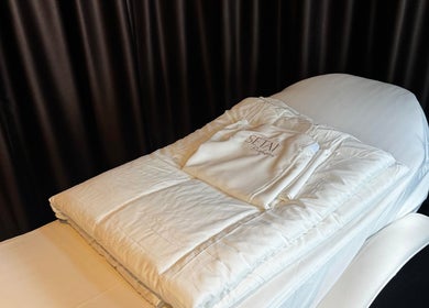 Elegant massage bed at Setai Exclusive Chidlom - Japanese Facial Massage in Krung Thep Maha Nakhon, TH.