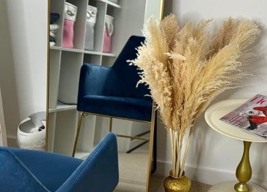 Chic salon corner at Brazilian Hair Keratin Treatment in Лондон, Англия, GB, with plush chair and decor.