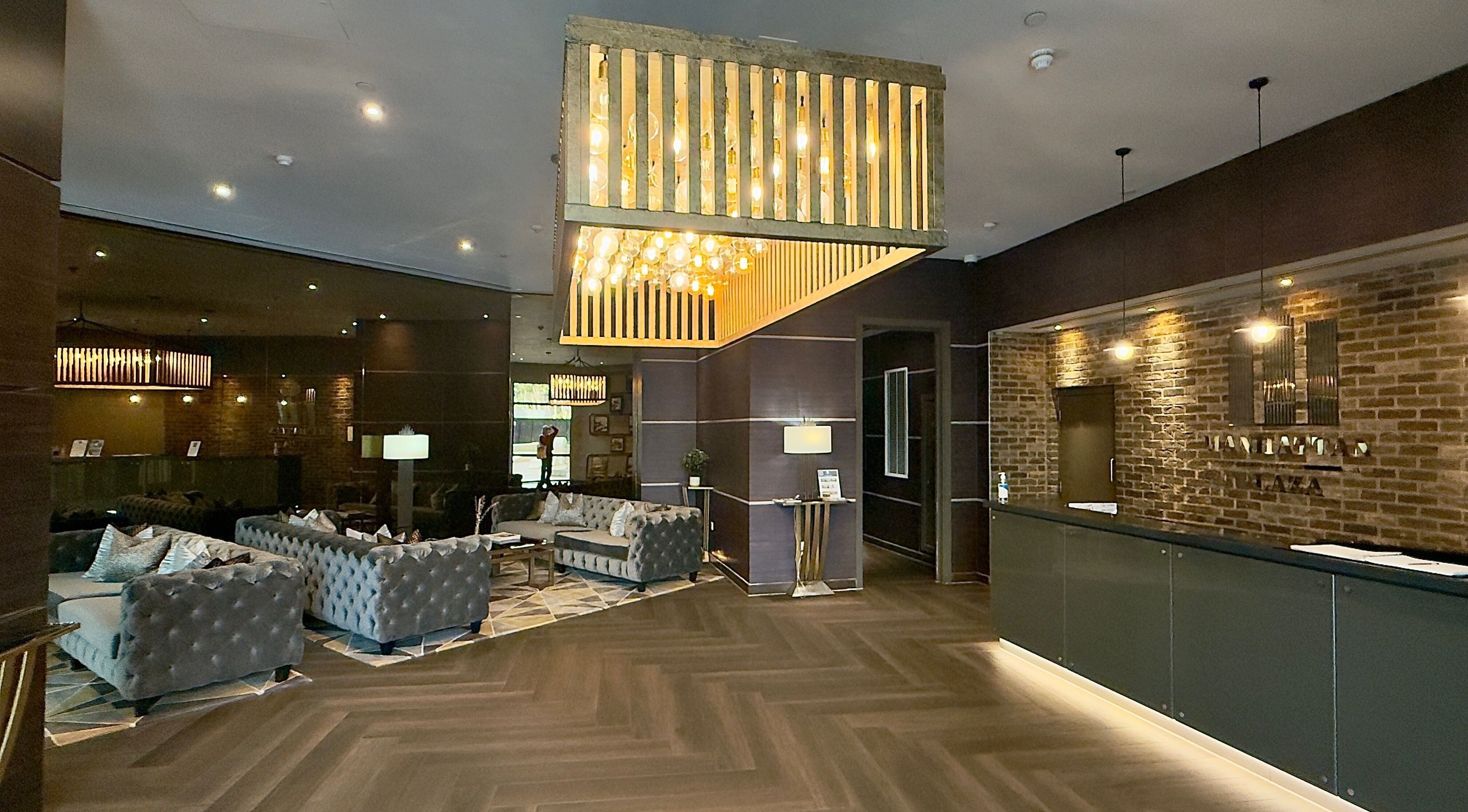 Elegant lounge at Brazilian Hair Keratin Treatment, Лондон, Англия, GB, showcasing modern decor.