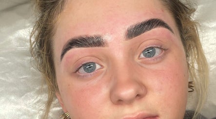 Expertly shaped eyebrows by Browsbyorlax in County Kerry, County Kerry, IE create a striking look.