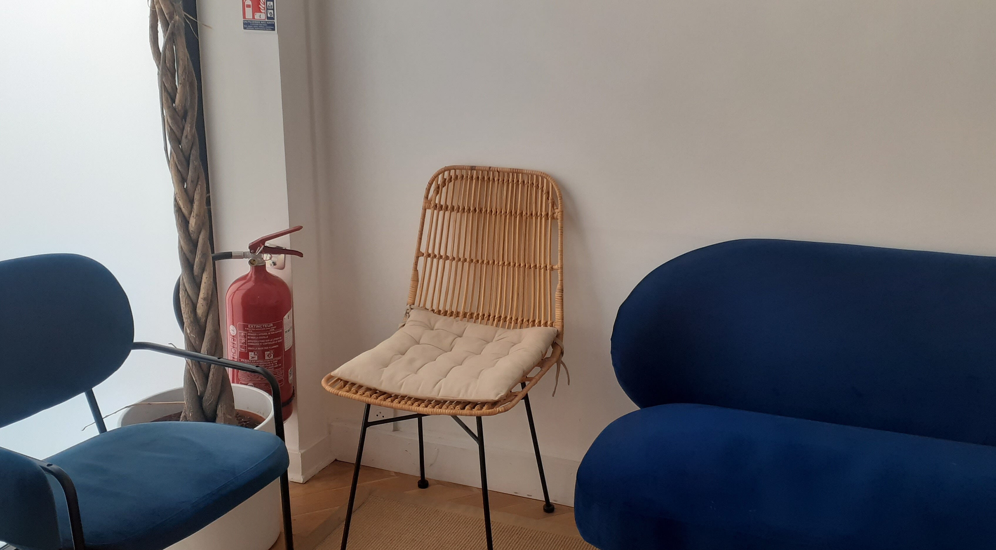 Coin détente avec sièges chez Maylis Carpentier, Boulogne-Billancourt, Île-de-France, FR.