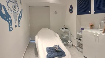 Relaxing treatment room at SHINE BRIGHT LADIES SALON, Abu Dhabi, Abu Dhabi, AE, featuring soothing decor.