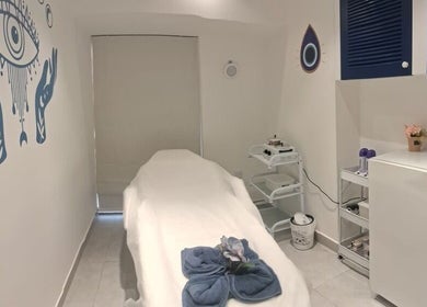 Cozy spa treatment room at Shine Bright Ladies Salon, Abu Dhabi, Abu Dhabi, AE with calming decor.