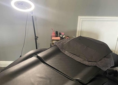 Relaxing treatment bed setup at Lashesbyskye, Sheffield, England, GB for premium beauty services.