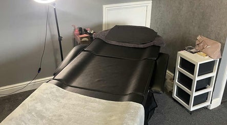 Relaxing treatment bed at Lashesbyskye, Sheffield, England, GB. Ideal for beauty and wellness sessions.
