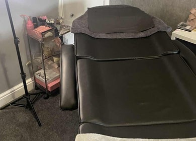 Lashesbyskye relaxing beauty room in Sheffield, England, GB featuring a comfortable black treatment bed.