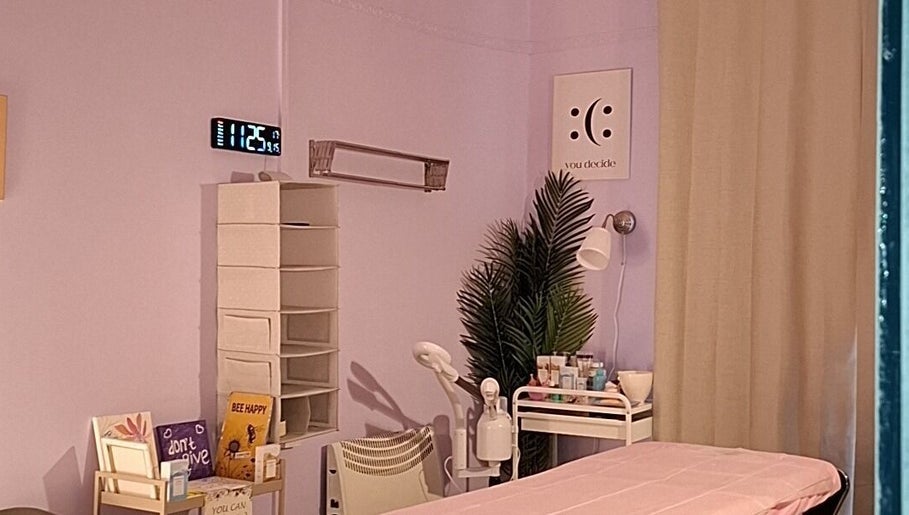 Cozy treatment room at massage.facial.by.sasha.viki in Glasgow, Scotland, GB with a calming ambiance.