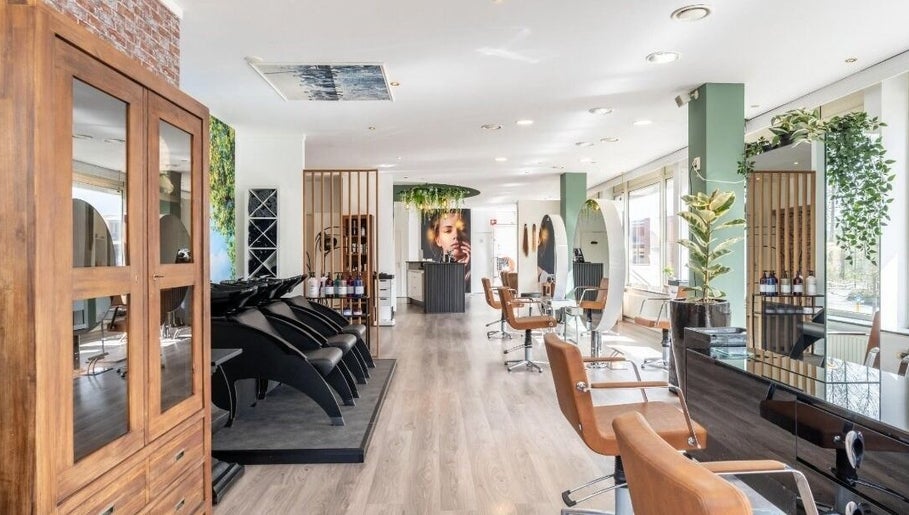 Stijlvolle saloninterieur bij Chic de Paris, Barendrecht, Zuid-holland, NL.