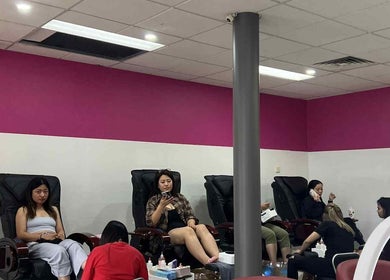 Relaxing spa chairs at Vien Beauty Badham in Dickson, Australian Capital Territory, AU with clients enjoying services.
