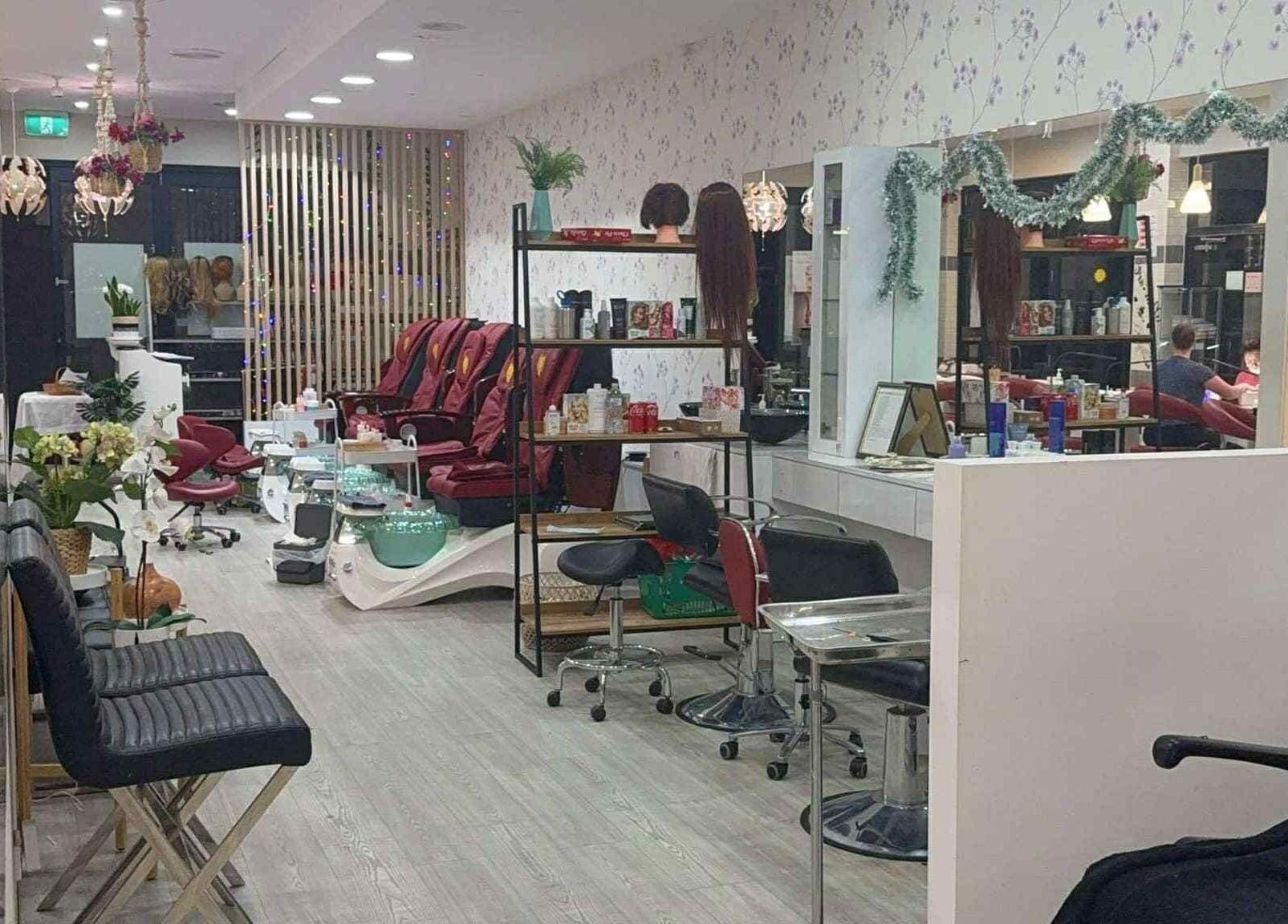 Chic interior of VBeauty Dickson salon in Dickson, Australian Capital Territory, AU showcasing modern beauty stations.