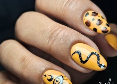 Stylish wild-patterned nails at Estetica de belleza Soledad, Resistencia, Chaco, AR, showcase unique design flair.