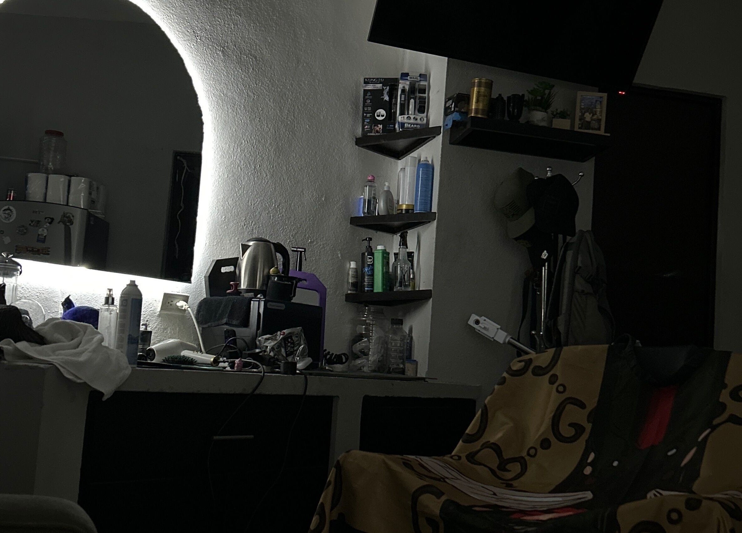 Modern equipment setup at L’Hommebarbershopp, Cabo San Lucas, Baja California Sur, MX.