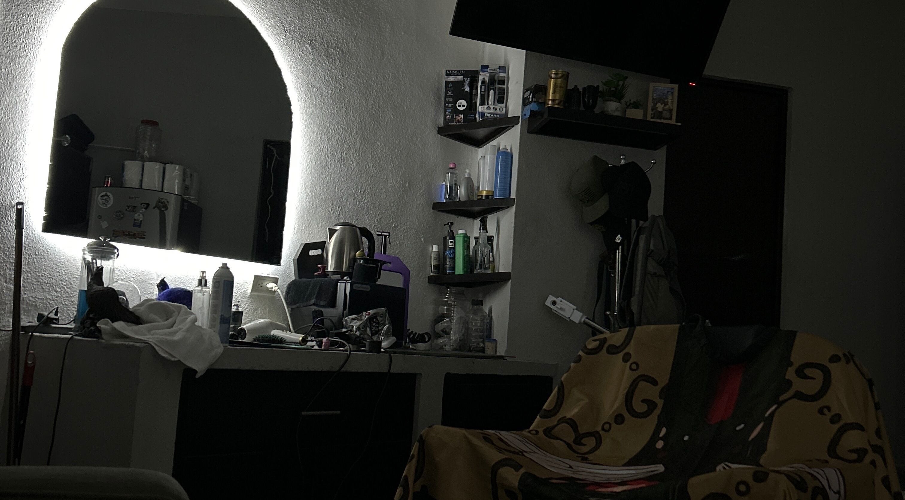 Modern equipment setup at L’Hommebarbershopp, Cabo San Lucas, Baja California Sur, MX.