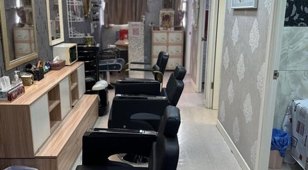 Freedas Salon | Tsim Sha Tsui interior showcasing sleek chairs and mirrors, Kowloon, Kowloon, HK.