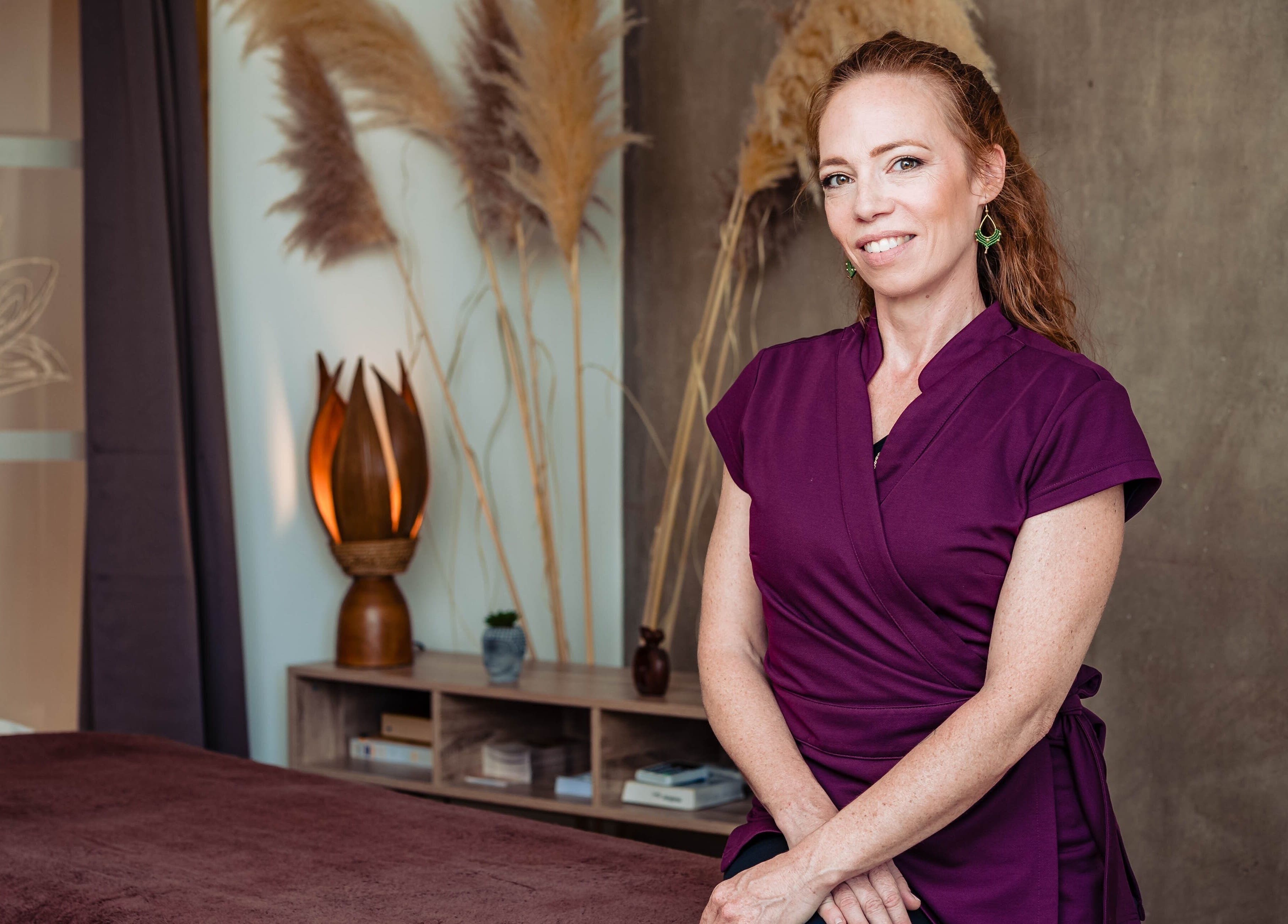 Massage thérapeute à Ô’tant Pour Soi, Perpignan, Occitanie, FR, offrant un service relaxant.