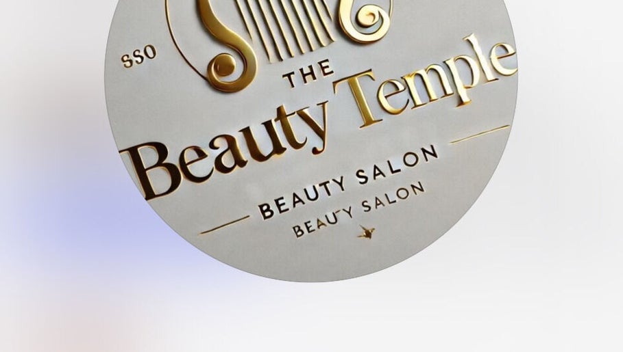 Stylish salon sign at Cutsbyraff in Dublin, County Dublin, IE, showcasing elegant gold lettering.