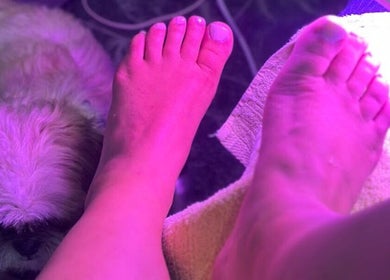 Tratamento de pés com luz suave em Unhas ao Cubo, Porto, Porto, PT.
