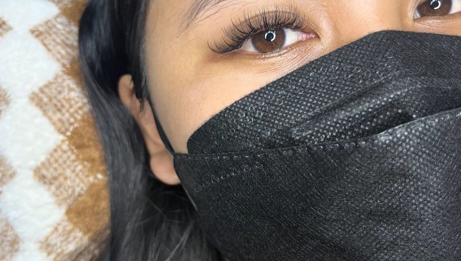 Close-up of eyelash extensions at Rein.House beauty in Bali, Bali, ID, showcasing detailed lash work.
