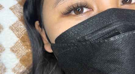 Close-up of eyelash extensions at Rein.House beauty in Bali, Bali, ID, showcasing detailed lash work.