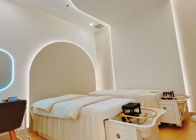 Luxurious treatment room at H Head Spa Wellness in Richmond Hill, Ontario, CA. Relaxed ambiance and modern decor.
