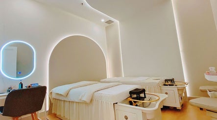 Luxurious treatment room at H Head Spa Wellness in Richmond Hill, Ontario, CA. Relaxed ambiance and modern decor.