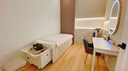 Tranquil treatment room at H Head Spa Wellness, Richmond Hill, Ontario, CA, with massage bed and modern lighting.