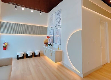 Elegant lounge area at H Head Spa Wellness, Richmond Hill, Ontario, CA, featuring modern decor and calming lighting.