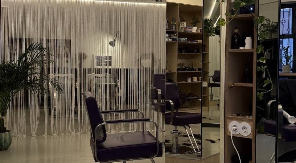 Cozy salon space at Elijah at Brama, Porto, PT, showcasing elegant chairs and contemporary decor.