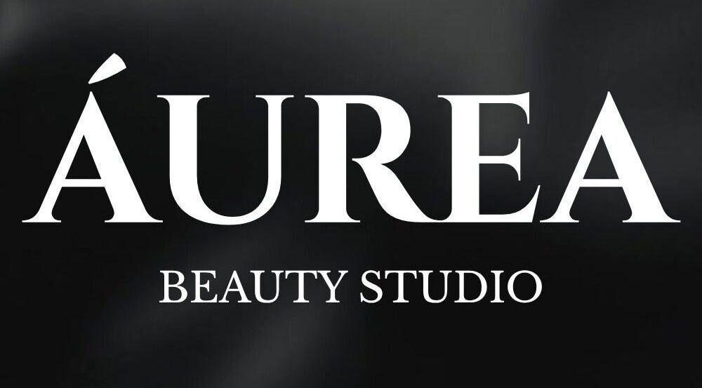 Logotipo de Áurea Studio en Aguascalientes, Aguascalientes, MX, destacado sobre fondo negro.