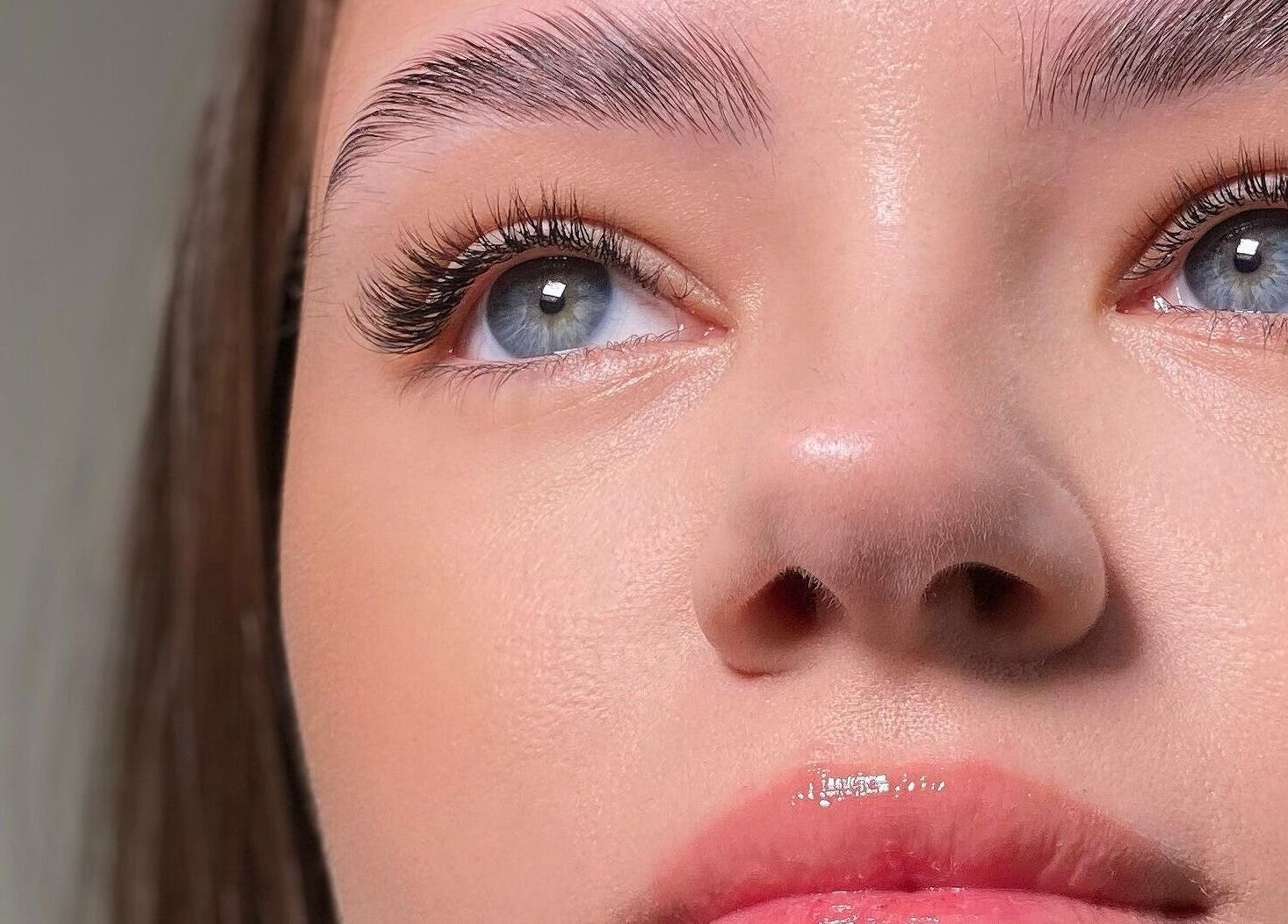 Крупний план доглянутих вій у студії ohmylashes, Стрий, Львівська Область, UA.