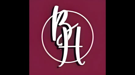 Logo di Beauty Hair su sfondo rosso a Rivarolo Canavese, Torino, IT. Eleganza e stile.