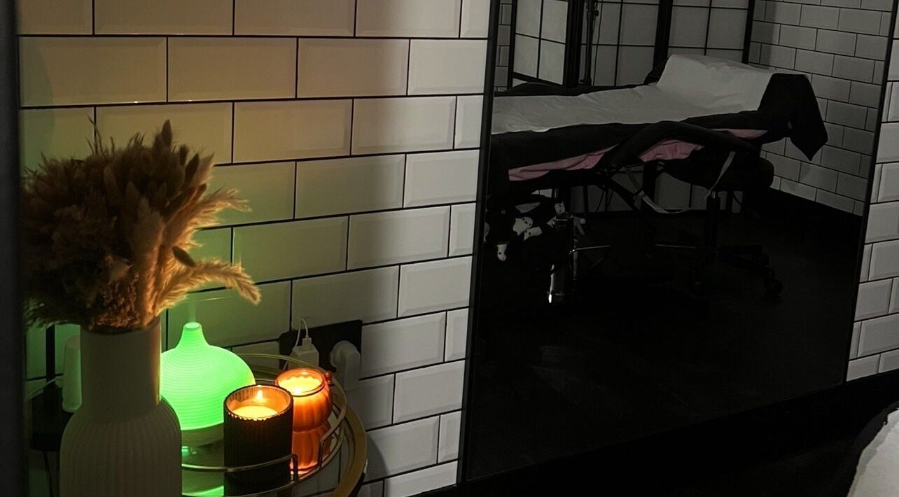 Calming ambiance with candles and treatment bed at Leiahs Lashes, Royal Tunbridge Wells, England, GB.