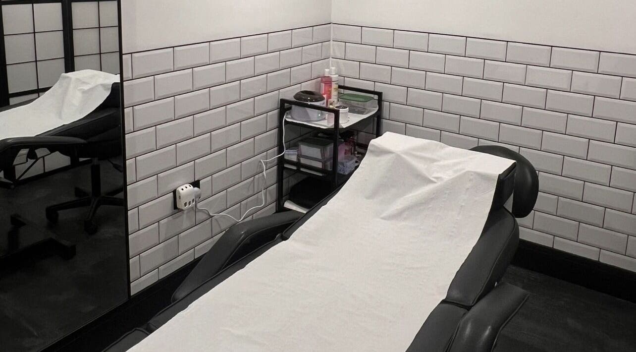 Spa treatment bed in Leiahs Lashes, Royal Tunbridge Wells, England, GB, ready for a relaxing beauty session.