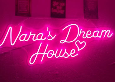 Neon sign at Narasdreamhouse, London, England, GB illuminates the venue with a vibrant pink glow.