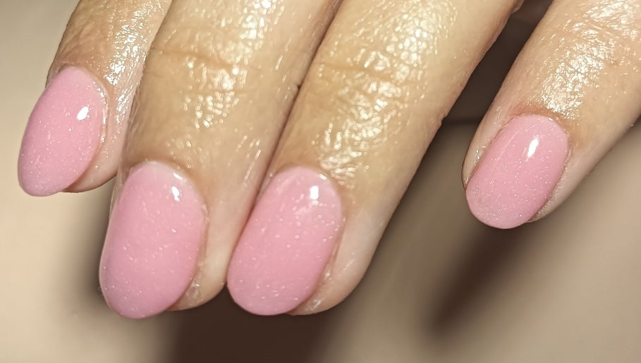 Unhas rosas elegantes no Beauty Factory by Vânia Bessa, Paços De Ferreira, Porto, PT.