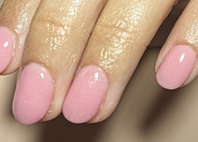 Unhas rosas elegantes no Beauty Factory by Vânia Bessa, Paços De Ferreira, Porto, PT.