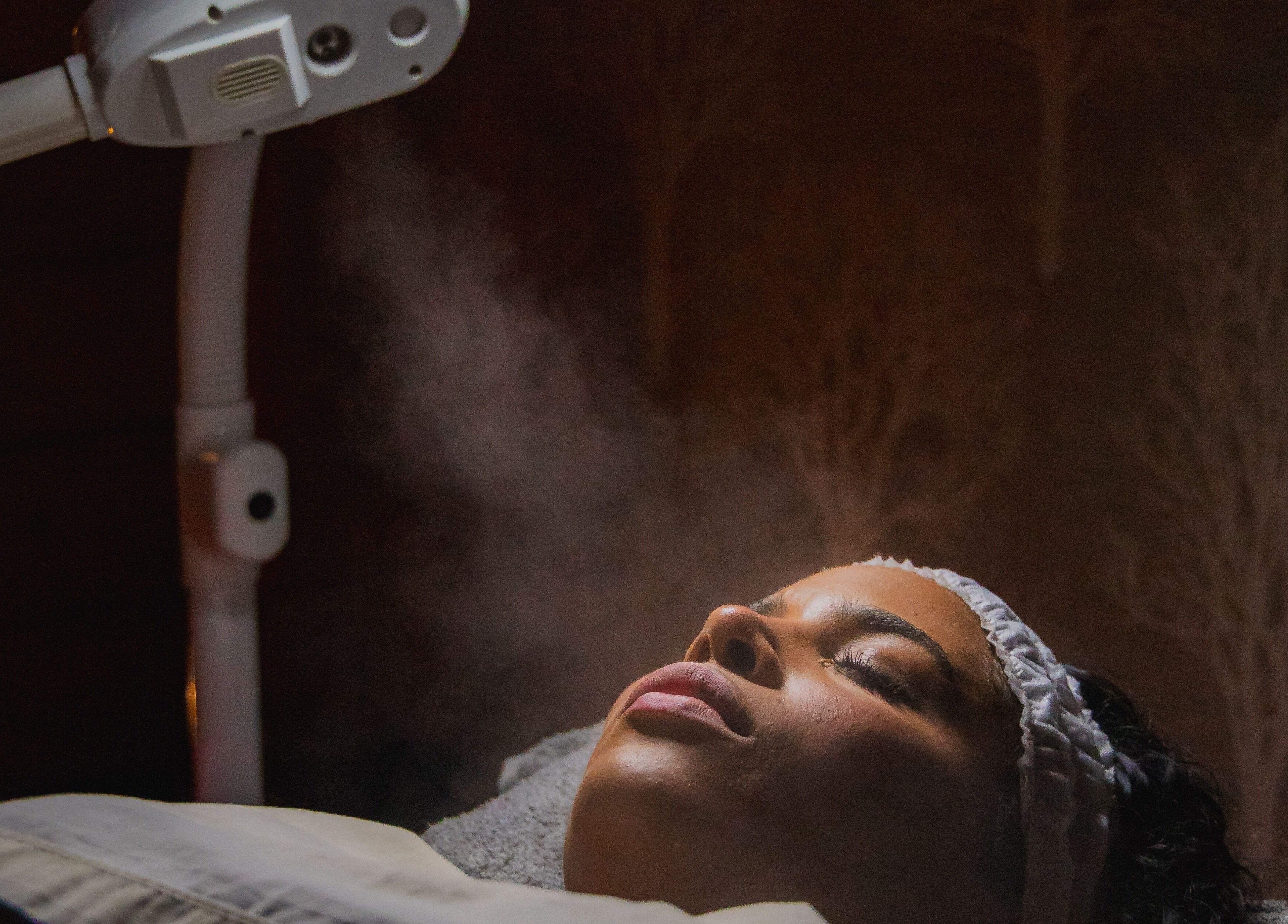 Relaxing steam facial at Purun Spa, Eagle, AW, highlighting tranquility and wellness treatments.