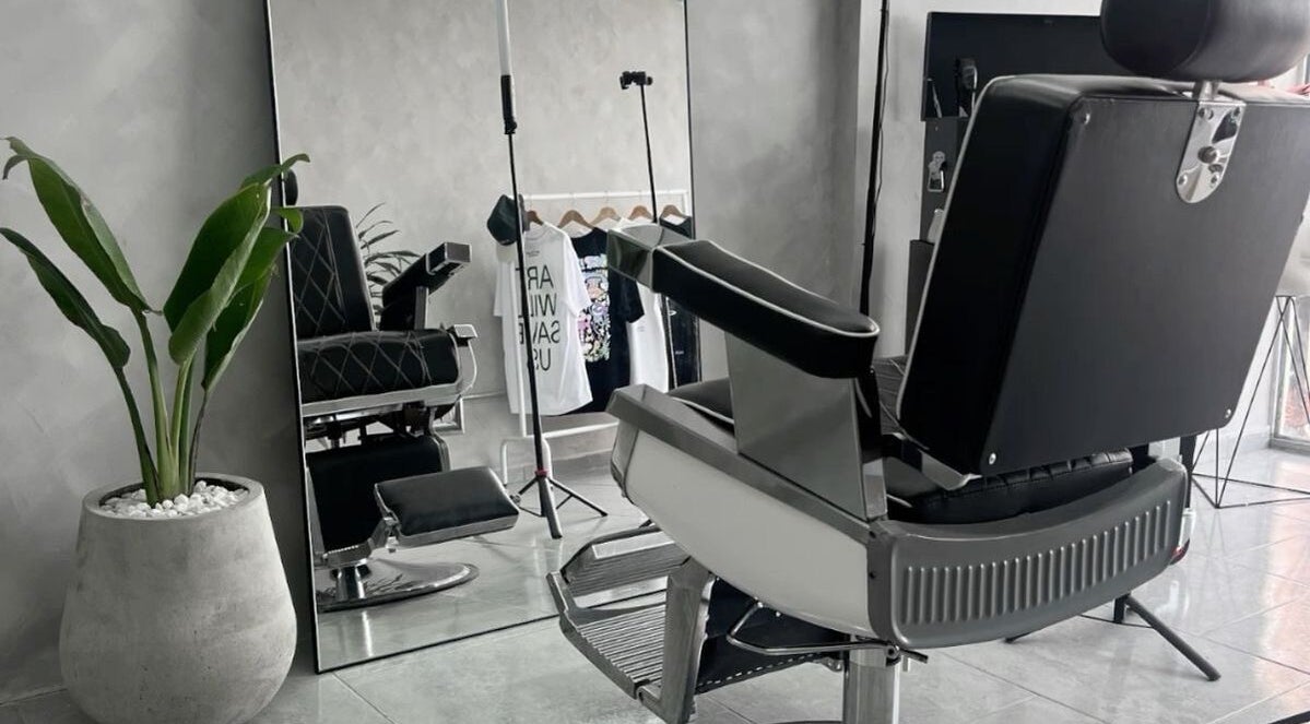 Modern barber chair at Barber City in San Nicolás De Los Arroyos, Provincia De Buenos Aires, AR.