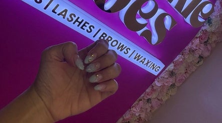 Stylish nail art at Twinkle Toes in Parañaque, Metro Manila, PH, showcasing elegant design and vibrant colors.