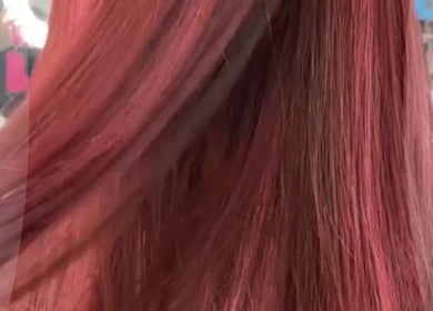 Cabello teñido de rosa en CHAOSCUTIES HAIRSTUDIO, Monterrey, Nuevo León, MX.