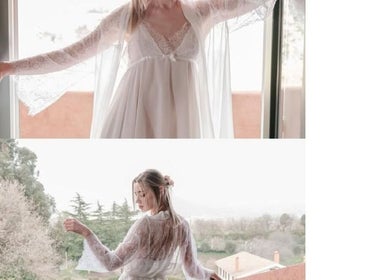 Modella in abito di pizzo bianco presso EFFETTO DONNA DI MARY a Giarre, Sicilia, IT.