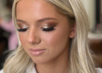 Model with elegant makeup at KSP beauty bar, Banchory, Scotland, GB.